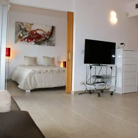 Apartamento Con Piscina Y Parking En