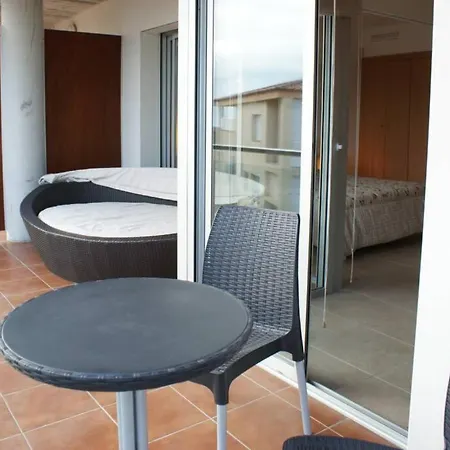 Apartamento Con Piscina Y Parking En Apartment